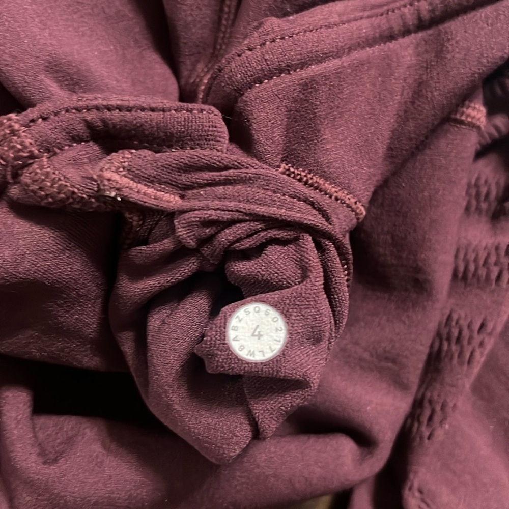 Lululemon Reveal Crop (Stripes 17")
Dark Adobe - Picture 7 of 8